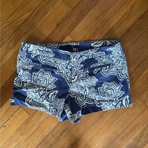 Gap blue and white patterned shorts size 8 fits size 6. Really cute.